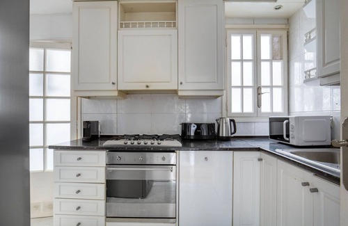 Sant Gervasi Apartment | Hip Galvany 3BR w/Doorman, Balcony & Park Views, by Blueground