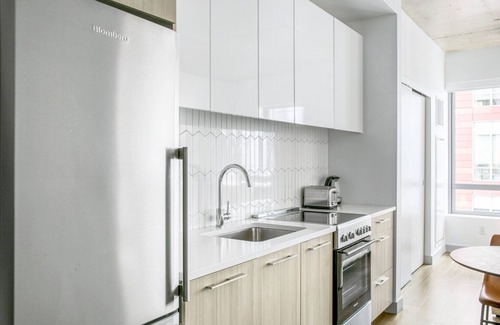MIT Apartment | Hip Kendall Square Studio w/W/D, Gym & Concierge near MIT, by Blueground