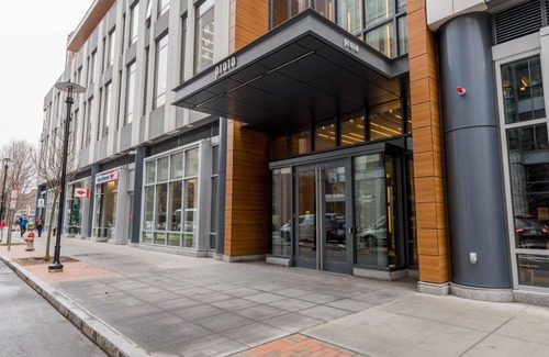 MIT Apartment | Hip Kendall Square Studio w/W/D, Gym & Concierge near MIT, by Blueground