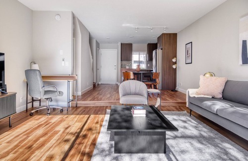 Mountain View House | Hip Mountain View 2BR Townhome w/Garage, highway access, by Blueground