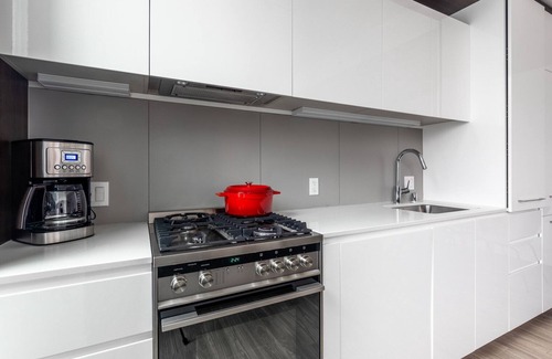 South Beach Apartment | Hip Rincon Hill 1BR w/Gym, Rooftop, Hot Tub, nr. SV. by Blueground