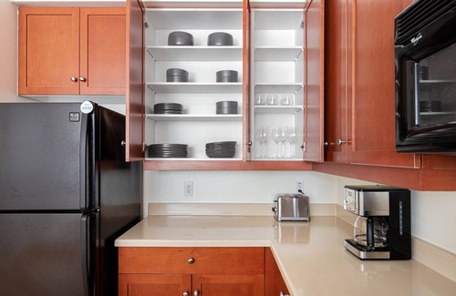 San Jose Apartment | Hip San Jose 1BR w/Gym, Pool, W/D, walk to WF + Caltrain, by Blueground