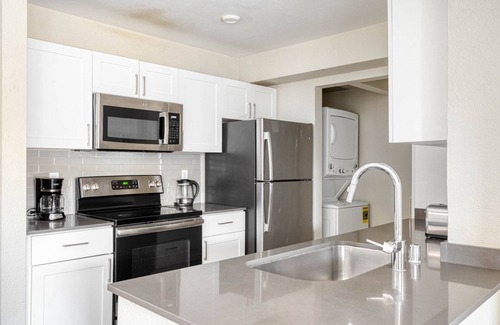 Garden Alameda Apartment | Hip San Jose - The Alameda 2BR w/Gym & Pool, nr Caltrain, by Blueground