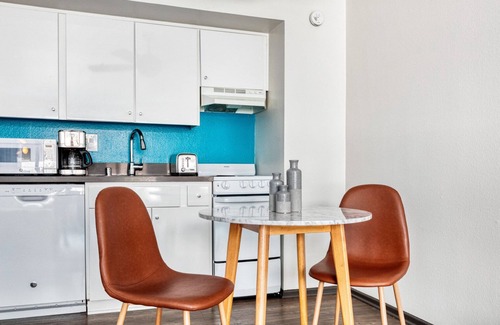 Studio City Apartment | Hip Studio City Studio w/Gym, Pool & W/D, near TJ & WF, by Blueground