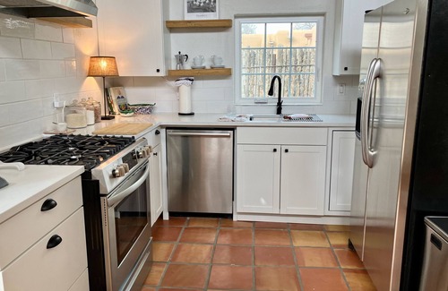 Santa Fe House | Hip Vintage Adobe - Near Railyard & Plaza