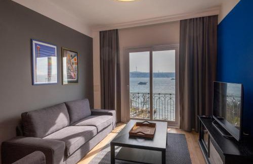 Kabatas Apartment | Hip Waterfront Apt with a Striking View