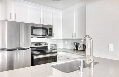 Warner Center Apartment | Hip Woodland Hills 1BR w/Pool & Gym, near Warner Center, by Blueground