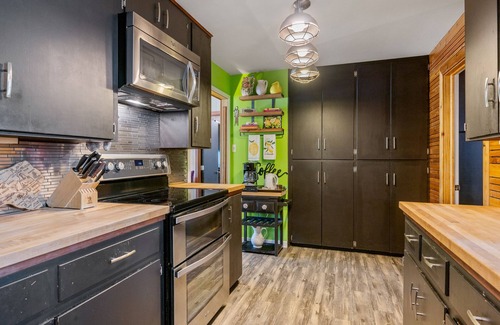 Wimberley House | Hippie Pickle - Charming, eclectic home near everything in Wimberley + Hot tub!