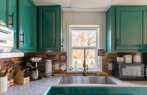 Concan House | Hippies & Cowboys: One bedroom tinyhome 2.6 miles from the Frio River