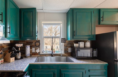 Concan House | Hippies & Cowboys: One bedroom tinyhome 2.6 miles from the Frio River