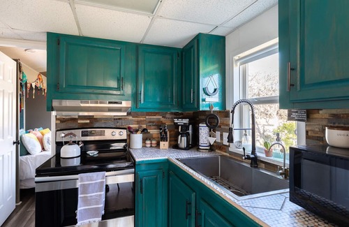 Concan House | Hippies & Cowboys: One bedroom tinyhome 2.6 miles from the Frio River