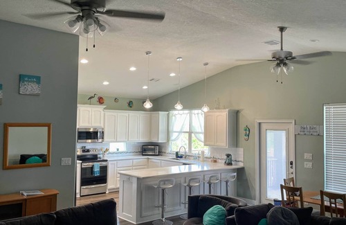 Crystal Beach House | Hippo Hut, A TX Beach Vacation home. 3 bedroom 2 bath home with a bonus bunk room. Sleeps 11. The