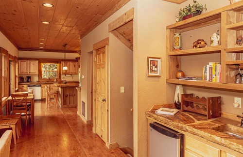 Blue Ridge Cabin | Hippopatumus Haven