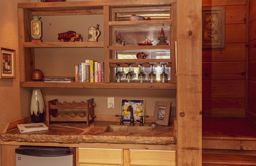 Blue Ridge Cabin | Hippopatumus Haven