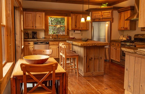 Blue Ridge Cabin | Hippopatumus Haven