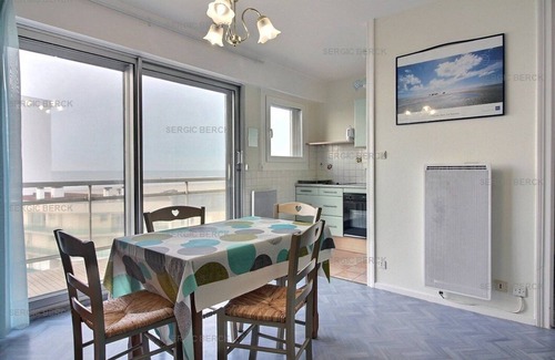 Berck-sur-Mer Apartment | HIR 132 : Apartment for 4 people with sea view. private parking