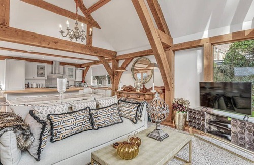 Chipping Campden House | Hiron's Piece and Honeysuckle Cottage with Hot Tub