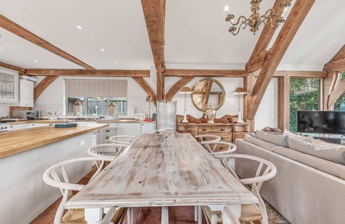 Chipping Campden House | Hiron's Piece and Honeysuckle Cottage with Hot Tub