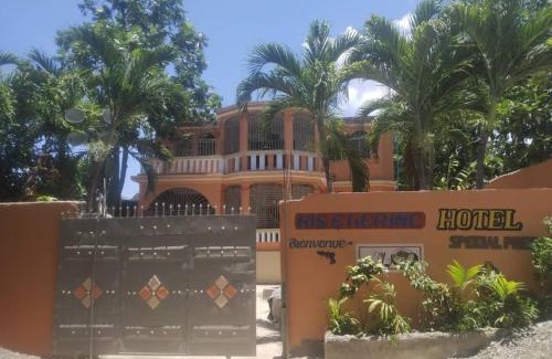 Nord-Ouest Department Bed & Breakfast | HIS and HER Hotel Bar Restro