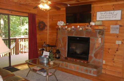 Gatlinburg - Pigeon Forge Ski Chalet | His Promises Cabin