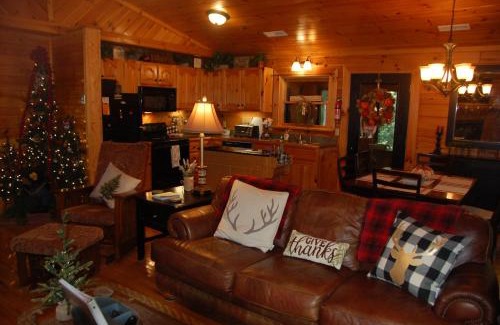 Gatlinburg - Pigeon Forge Ski Chalet | His Promises Cabin