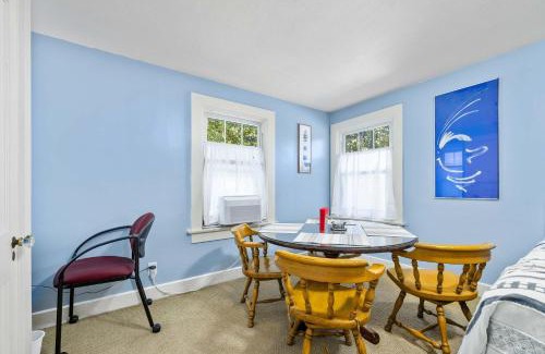 Fort Wayne Apartment | Historic 1 Bdr across from Lakeside Park