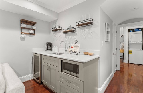 Old Town Alexandria House | Historic 1800's 2BR/2BA Charming Home near King Street