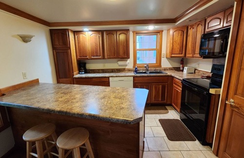 Nauvoo House | Historic 1840s Lamoreaux House/Modern Addition