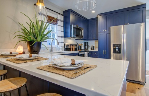 Downtown Charleston Cottage | Historic 1880s Freeman Cottage *5 min to King St