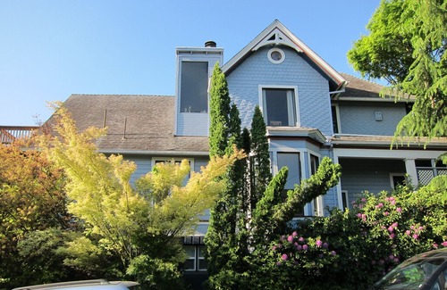 Corbett - Terwilliger - Lair Hill House | Historic 1892 Victorian with Mountain Views