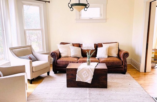 Delavan House | Historic 1901 Victorian · Walk to Downtown · Near Lake Geneva · Sleeps 11!