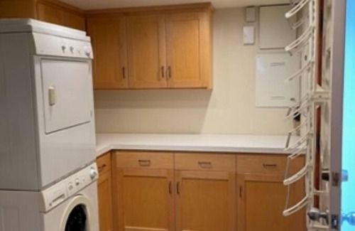 Fairmont Apartment | Historic 1910 Home on Fairmount Blvd walking distance to University of Oregon
