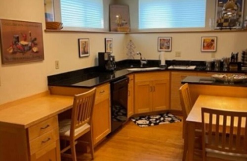 Fairmont Apartment | Historic 1910 Home on Fairmount Blvd walking distance to University of Oregon