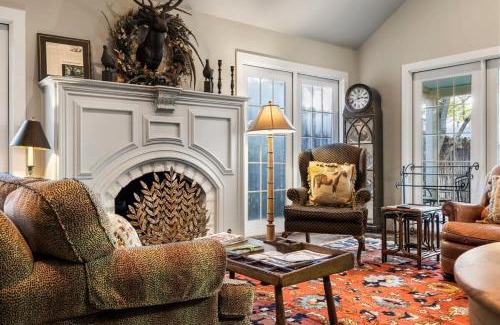 Fredericksburg House | Historic 2 bd Home Patio DT Fredericksburg
