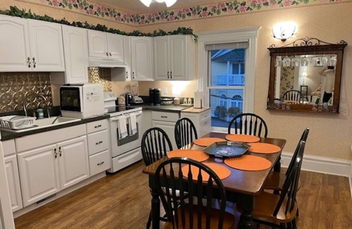 Harbor Springs House | Historic 2-bedroom in charming Harbor Springs with WiFi, AC, 1 block to water