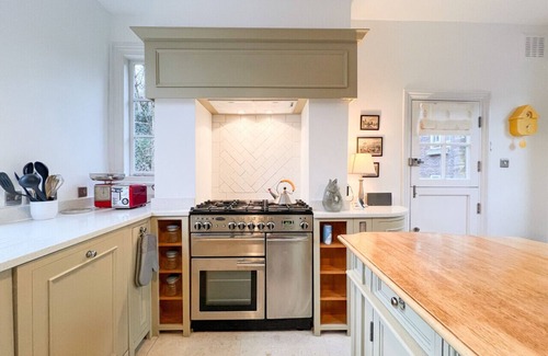 Greenwich West Condo | Historic 3-Bedroom Home in the Heart of Greenwich