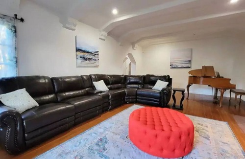 Carthay Circle House | Historic 3BR in LA's Most Desirable Neighborhood!
