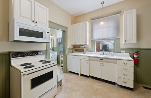 Luray House | Historic 4BR Luray Stay: Near Caverns & Park