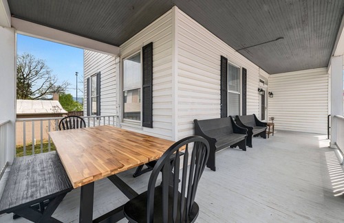 Luray House | Historic 4BR Luray Stay: Near Caverns & Park
