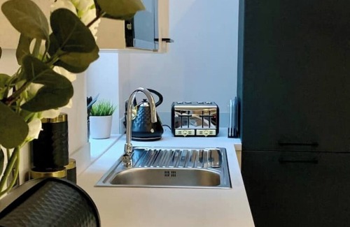 Northern Quarter Apartment | Historic 5* Tudor Residence: Penthouse