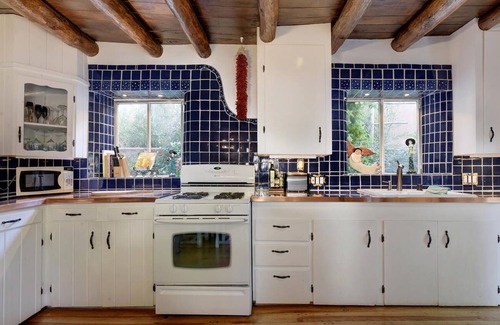 Historic Eastside House | *Historic Adobe w Hot Tub & Bikes, Centrally located on Canyon Road*