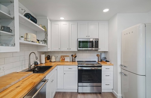Neahkahnie Beach Cabin | ☀️Historic and Charming Beach Cottage.Beautifully Renovated! Easy walk to beach