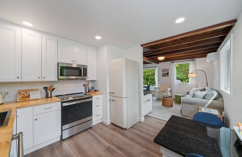 Neahkahnie Beach Cabin | ☀️Historic and Charming Beach Cottage.Beautifully Renovated! Easy walk to beach