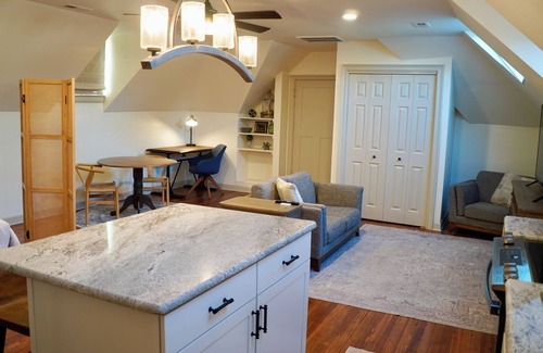 Rivermont Apartment | Historic and private carriage house