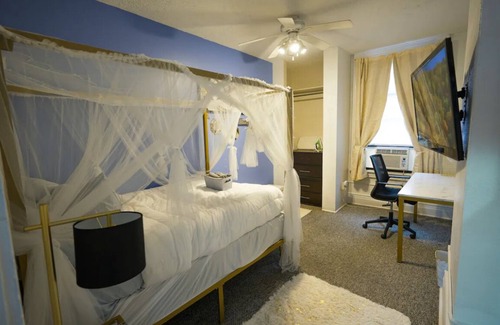 Morgantown Apartment | Historic Apartment in Morgantown W/Free Parking,WVU Hospital, Football Stadium