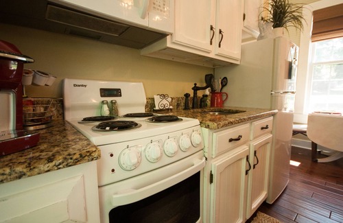 Blue Ridge Cottage | Historic Artist's Cottage on 5 Acre Property Near Blue Ridge Mts. and Wineries