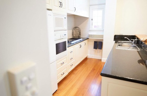 Battery Point House | Historic Battery Point Cottage