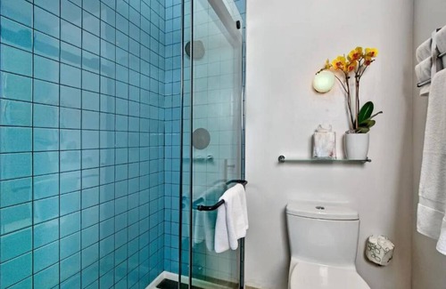 South Beach Hotel | Historic Bay View Stay by Alcatraz Ferry, Ghirardelli & Painted Ladies