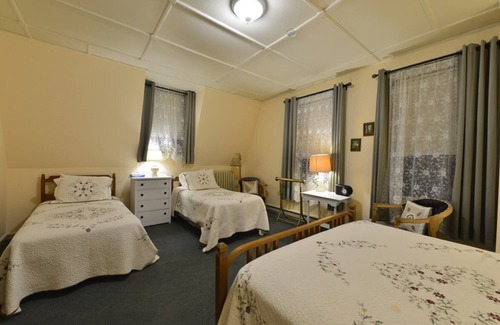 Brandon Hotel | Historic Brandon Inn Room for Three