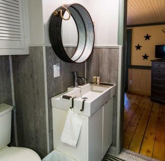 Historic District House | Historic Breck Cabin with Hot Tub Walk to Main St!